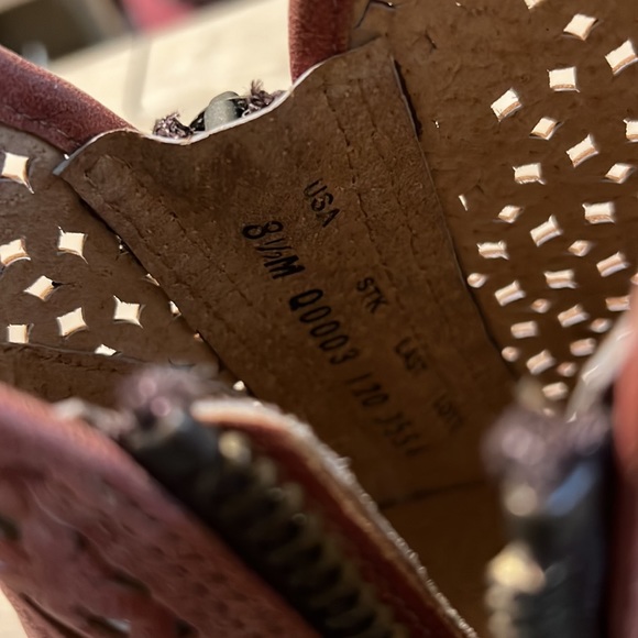 Circle G Cut Out Booties Red Distressed Size 8.5 - Picture 4 of 4